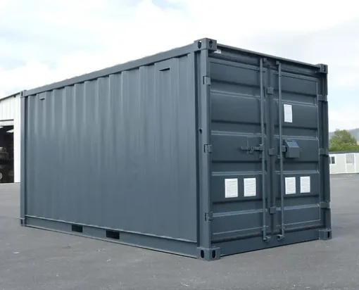 Contenedor de 15 pies con instalación eléctrica, rejillas de ventilación y cerradura con llave.